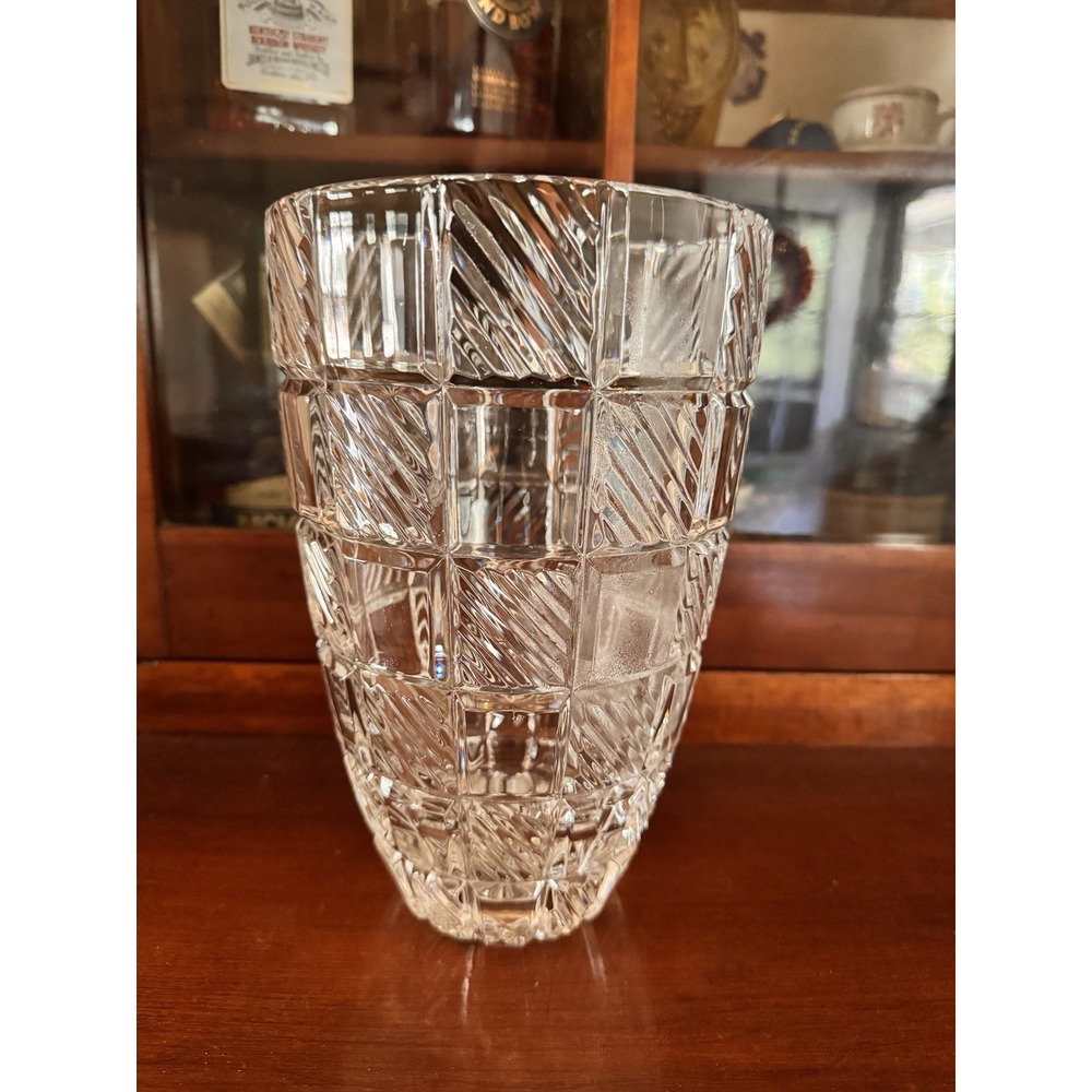 Towle 24% Lead Crystal 9" Vase Block Cut Heavy Poland Starburst Base